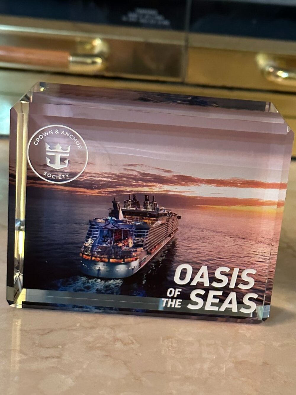 New in Original Box “Oasis of the Seas” Stunning Crystal Block collectors piece